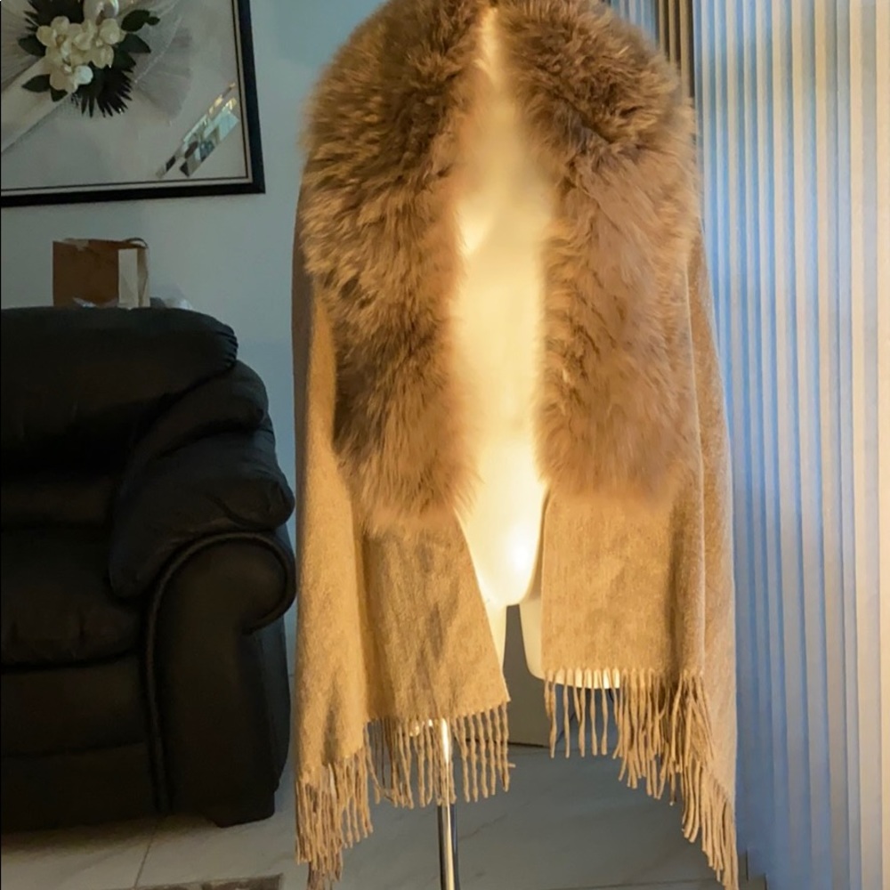 THE STARMAN FOX AND WOOL FUR SHAWL IN BEIGE